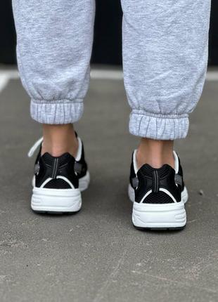 Жіночі кросівки демісезонні чорні замшеві5 фото