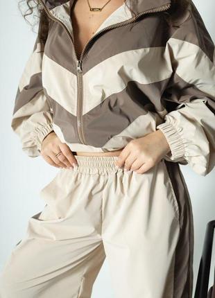 Повсякденний модний спортивний жіночий костюм двійка кофта та штани з тканини плащівка оксамит у кольорі моко4 фото