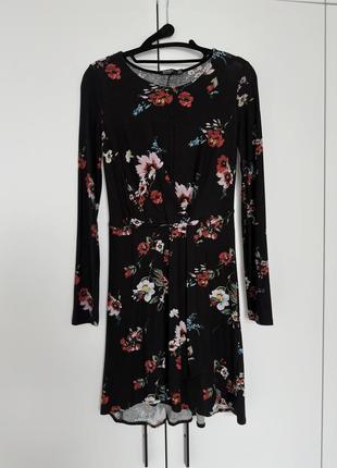 Коротка чорна сукня квітковий принт4 фото