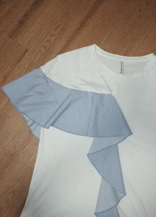 Белая оверсайз футболка с воланами2 фото
