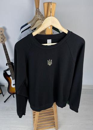 Мужской реглан с вышитым трезубом