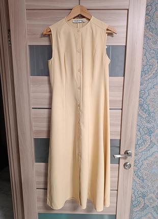 Стильне лаконічне плаття міді ніжно жовтого кольору