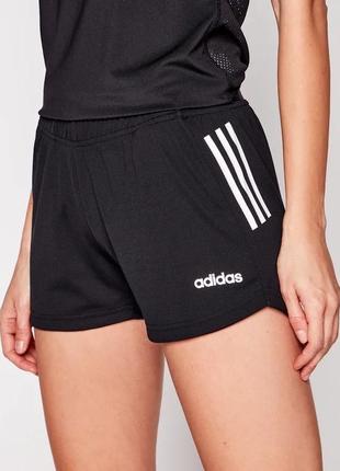 Легкие шорты adidas