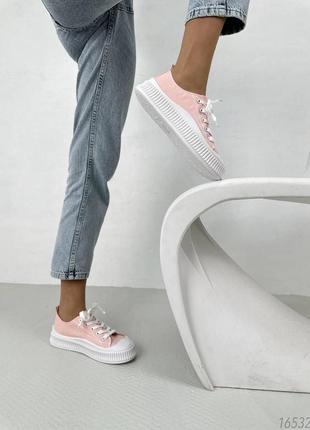 Рожеві пудрові текстильні кросівки кеди кєди на білій ребристій підошві з білим...
