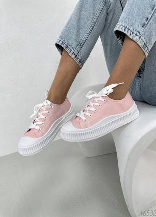 Рожеві пудрові текстильні кросівки кеди кєди на білій ребристій підошві з білим...