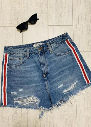 Стильные женские джинсовые шорты с яркими полосками по бокам1 фото
