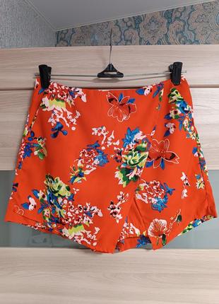 Новые красивые шорты-шорты-юбка в цветы7 фото