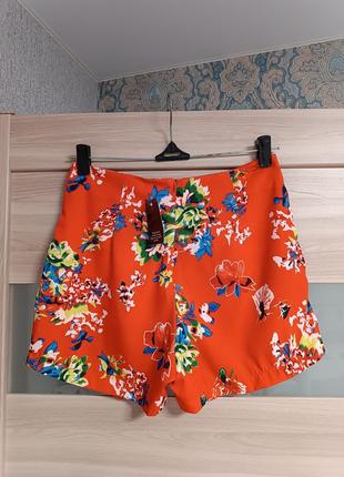 Новые красивые шорты-шорты-юбка в цветы9 фото