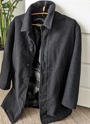Чоловіче шерстяне пальто.
