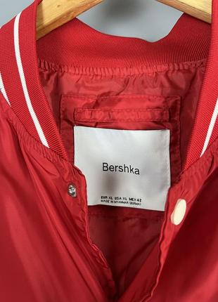 Бомбер bershka красный курточка бершка бейсбол7 фото