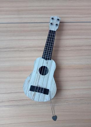 Детская игрушечная гитара укулеле1 фото