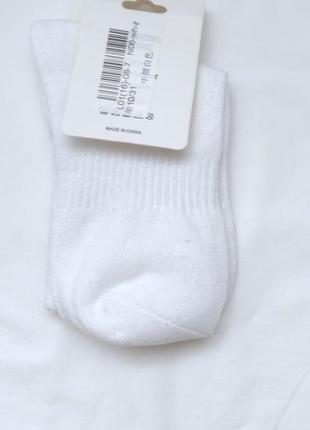 Белые носки с высокой резинкой в рубких3 фото