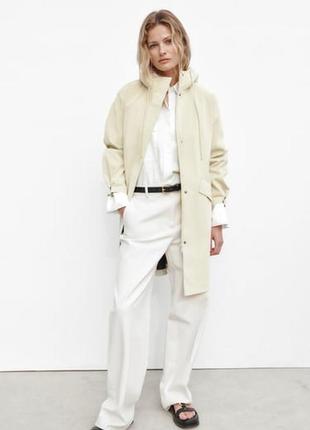 Новая парка из прорезиненной ткани с капюшоном zara