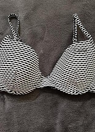 Красивый лиф от купальника protest