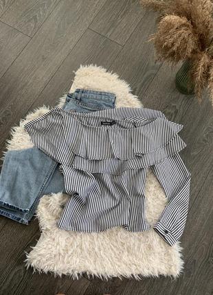 Блуза с одним рукавом boohoo