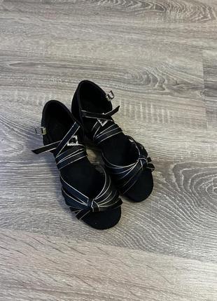 Туфельки танцевальные черные с золотым