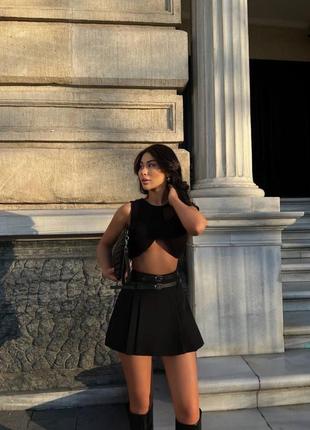 Черная женская юбка-шорты плиссированная женская базовая шорты шорты костюмка2 фото
