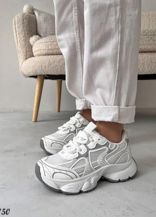 Трендовые кроссовки в стиле balenciaga