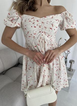 Белое женское летнее платье мини в цветочный принт нежное женское короткое платье с спущенными плечами софт