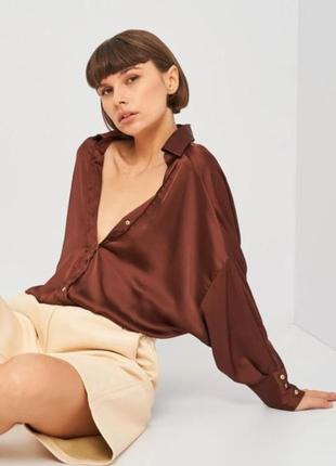 Атласная рубашка zara с длинным рукавом