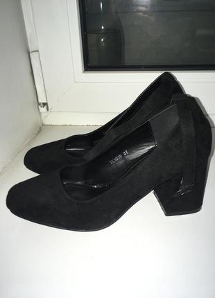 Туфли чёрные замшелые