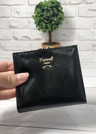 Жіночий маленький чорний гаманець