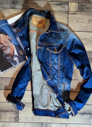 Чоловіча брутальна модна курточка джинсовка zara на застібці в синьому кольоі розмір м2 фото