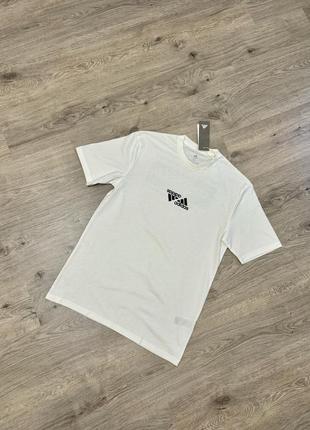 Белая футболка adidas с лого спереди и принтом сзади2 фото