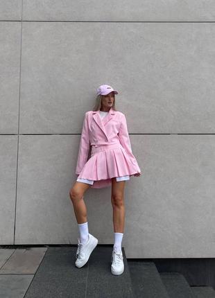 Классический костюм пиджак укороченный юбка мини с коттоновыми вставками тенниска плиссе комплект розовый черный серый трендовый стильный