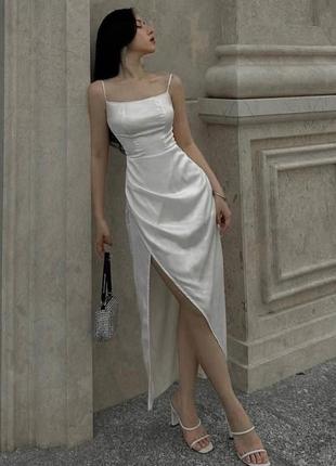 Платье миди шелковое однотонное на брителях с разрезом по ноге качественное стильное трендовое белое шоколад