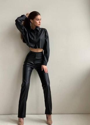 Костюм женский черный однотонный кожаный пиджак на кнопках брюки на высокой посадке качественный стильный6 фото