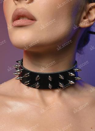 Широкий черный женский чокер с шипами в два ряда крутой и стильный с кожи