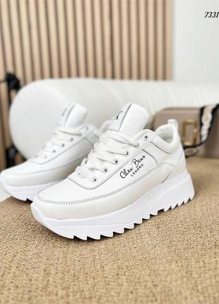 Кожаные кроссовки