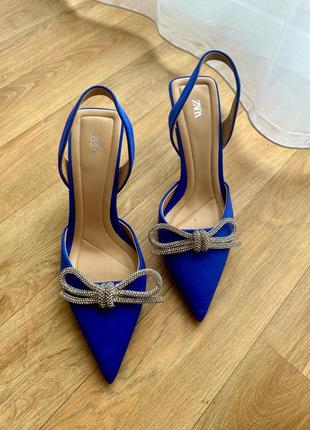 Невероятные синие туфли на каблуке zara7 фото