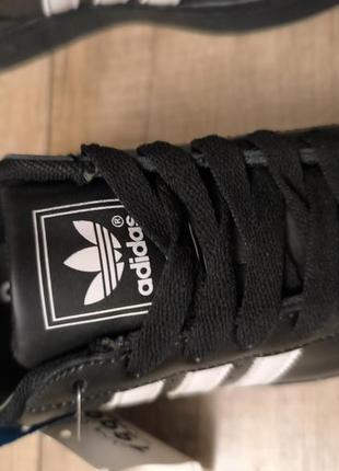 Кожаные чёрные кроссовки adidas superstar кожа на чёрной подошве 396 фото