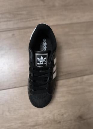 Кожаные чёрные кроссовки adidas superstar кожа на чёрной подошве 392 фото