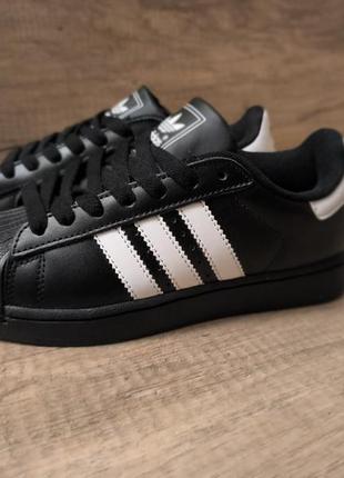 Кожаные чёрные кроссовки adidas superstar кожа на чёрной подошве 395 фото