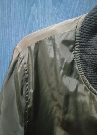 Весенняя куртка бомбер