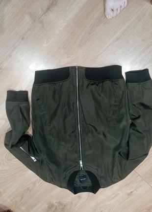 Весенняя куртка бомбер