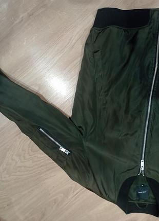 Весенняя куртка бомбер