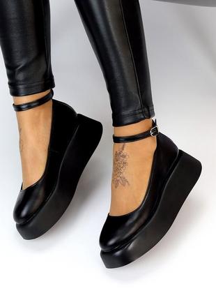 Натуральные кожаные черные туфли на высокой подошве - танкетке