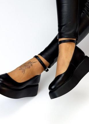 Натуральные кожаные черные туфли на высокой подошве - танкетке5 фото