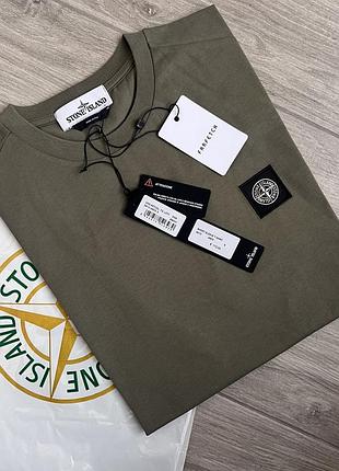 Футболка stone island у кольорі хакі: естетика та міцність