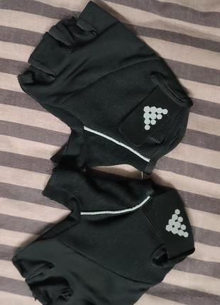 Новенькие спортивные полуперчатки