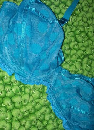Бирюзовый бюстгальтер сочный цвет красивый яркий.