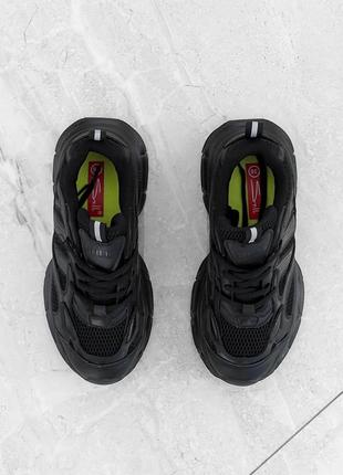 Стильные кроссовки полностью черные с кожаными вставками2 фото