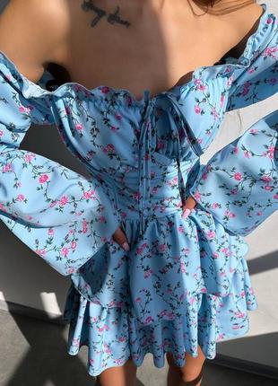 Платье бюстье праздничное с пышной юбкой в цветочный принт и рукавами клеш на шнуровке4 фото