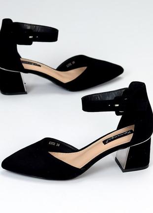 Бежевые женские туфли на маленьком каблуке каблуке закрытые босоножки на каблуке замшевые6 фото