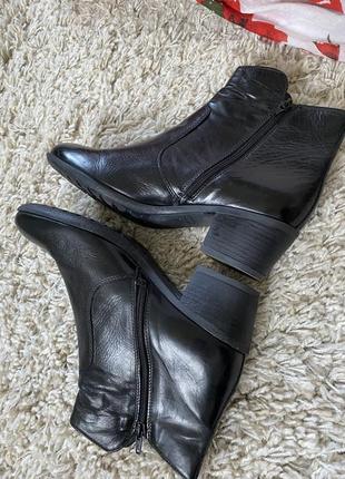 Актуальные комфортные кожаные ботинки на среднем каблуке ,roberto santi,p.41-423 фото