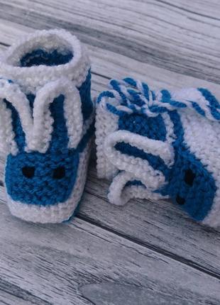 Вязаные пинетки зайчики - синие пинетки для мальчика и девочки